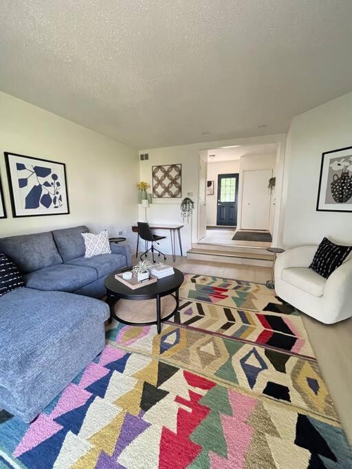 - 1 Bedroom - Sleeps 4